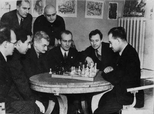 Яков Рохлин - в центре, рядом с Эмануилом Ласкером, 1935 год
